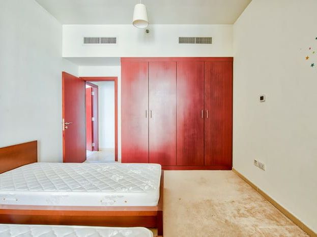 Two Bed Spaces Available In A Private Room For Females In JBR AED 2000 Per Month